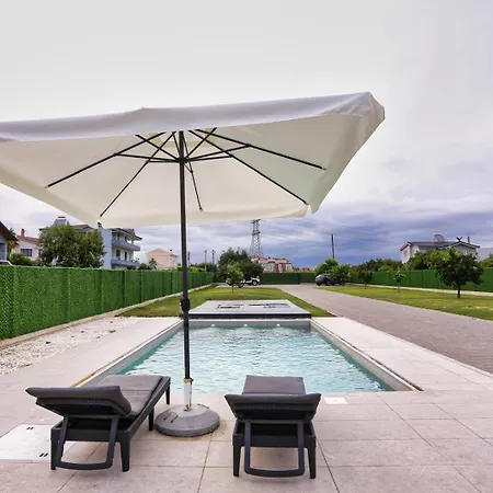 Holiday Villa *